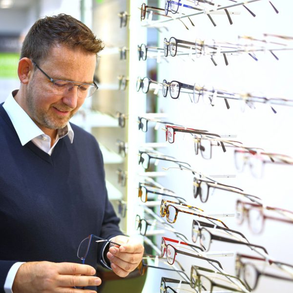 Brillenwelt Optik Wagner Metzingen - Auswahl an verschiedenen Brillen für jeden Zweck